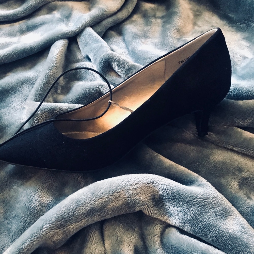 Black Pointed Toe Kitten Heels - Picture 4 of 5